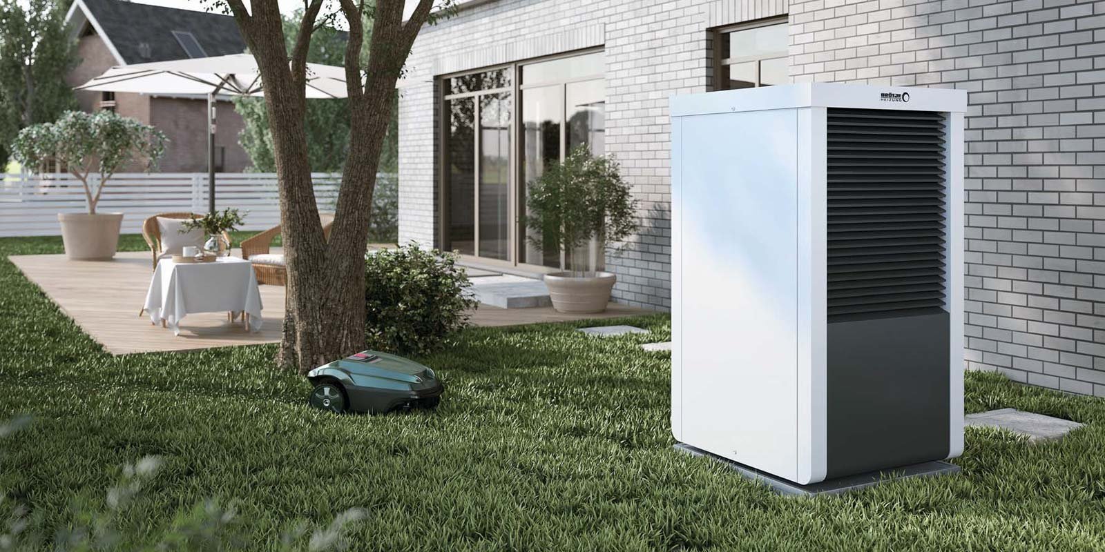 Eine Luft- Wasser- Waermepumpe in einem Wohngarten montiert